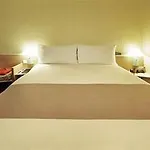 Ibis Centre - La Cite Отель 3*