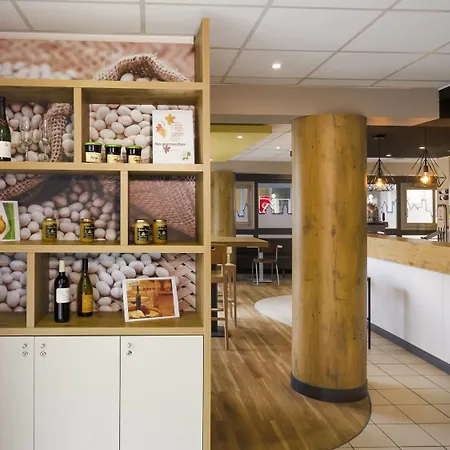 Ibis Centre - La Cite Hotel 3*