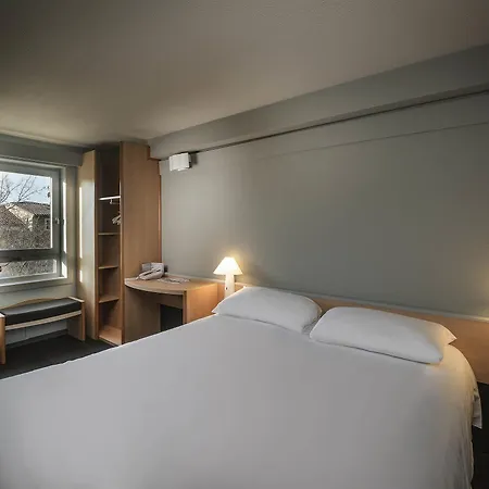 Ibis Centre - La Cite Hotel 3*