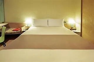 Ibis Centre - La Cite Hotel 3*