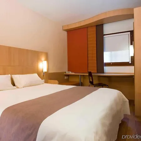 Ibis Centre - La Cite Отель Каркассон