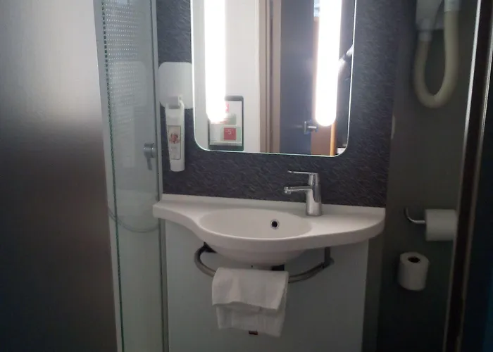 Ibis Centre - La Cite Отель Каркассон